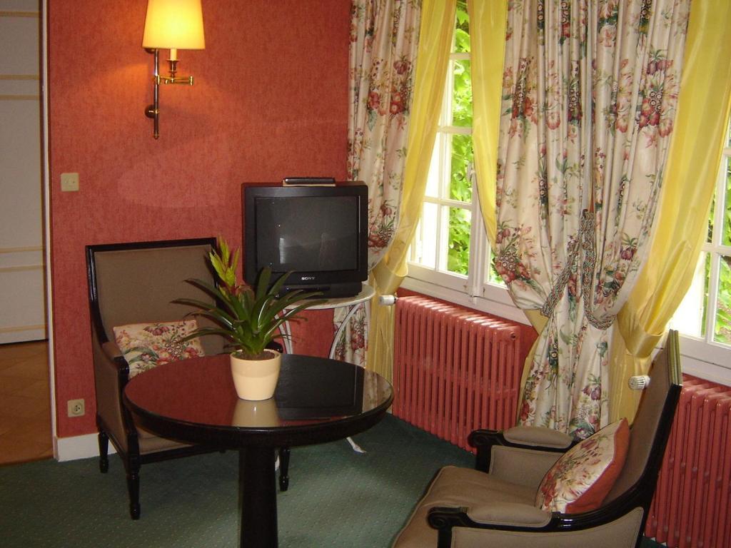 Auberge Des Templiers Boismorand Номер фото